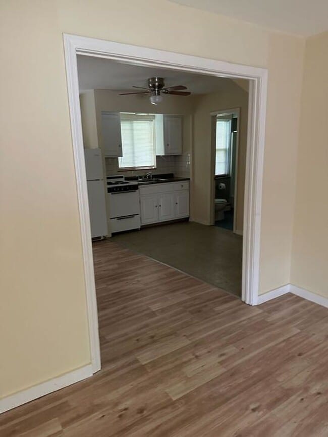 Photo - Large 1br in Townhome with Garage and Deck(Heat Included) Unit 105