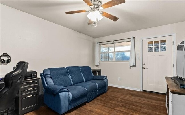 Building Photo - Cute 3-bedroom 2-bathroom house in Cove!