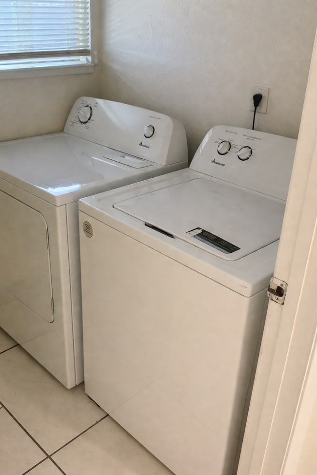 Photo - 611 North School street