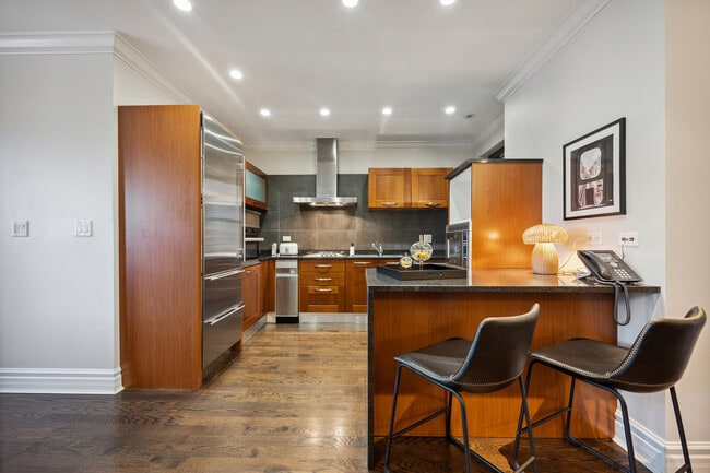 Photo - 70 E Walton St