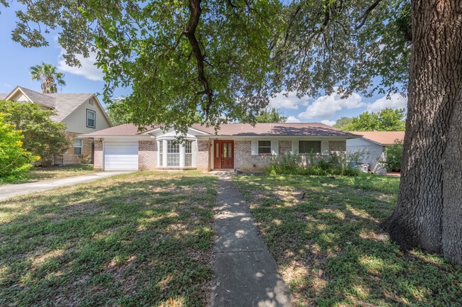 Building Photo - 7722 Pinebrook Dr