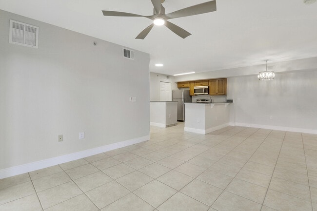 Photo - 171 SW Palm Dr Unit 105