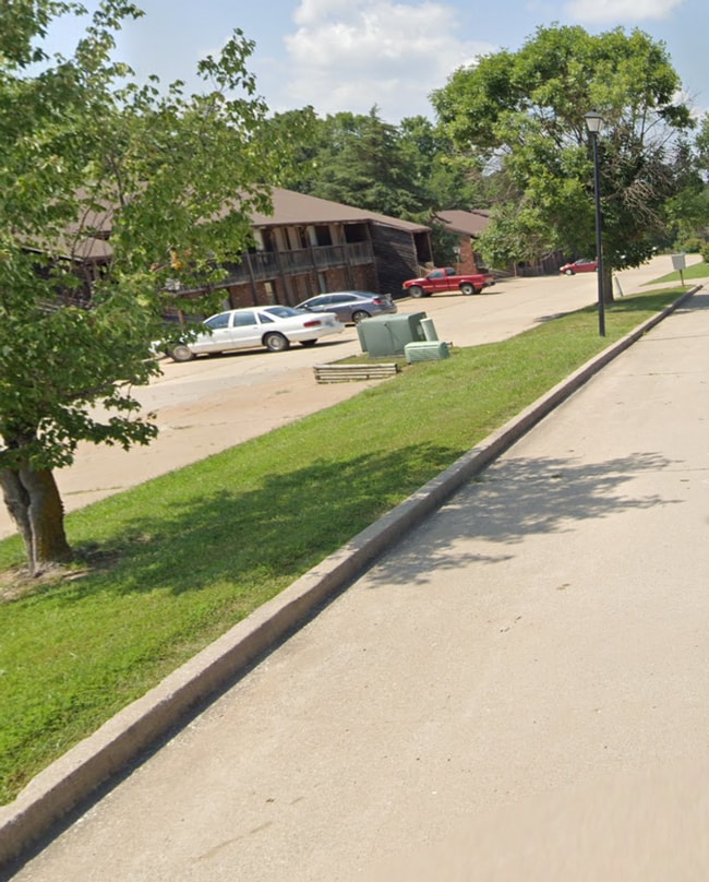 Building Photo - Lakeside Apartments