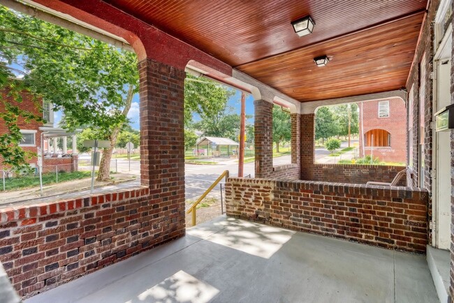 Photo - Spacious 3 Bedroom, 1.5 Bathroom with large Porch and Backyard