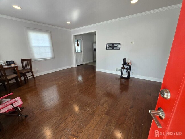 Photo - 296 High St