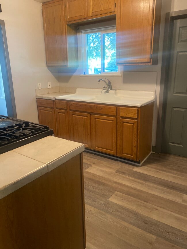 Building Photo - 333 S Inez St