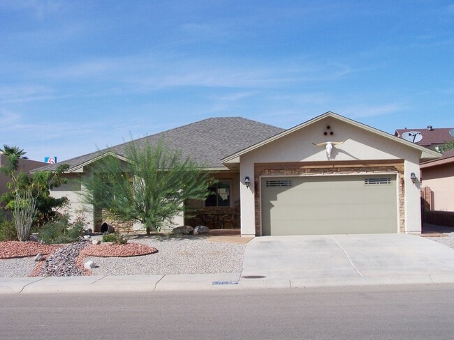 Building Photo - Close to Holloman & Restaurants