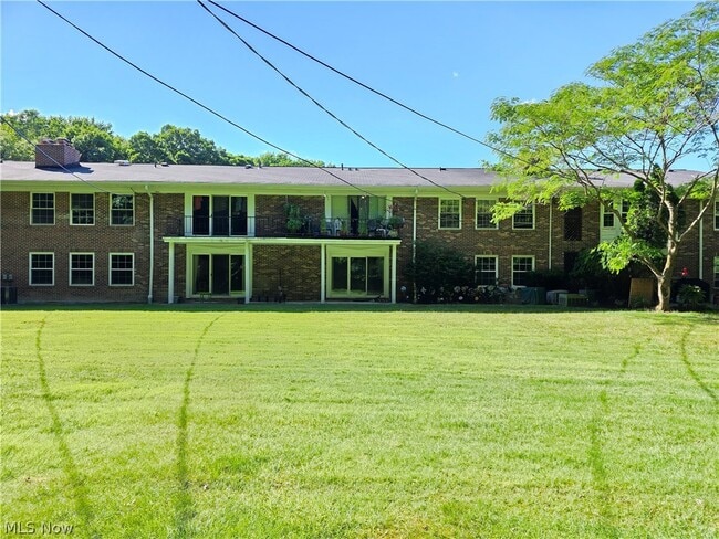 Building Photo - 6960 Carriage Hill Dr