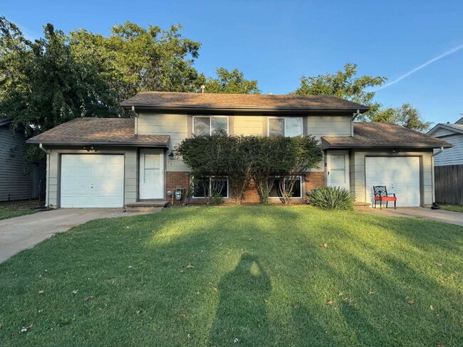 Building Photo - "Charming 2-Bed Duplex Retreat in Wichita ... Rental