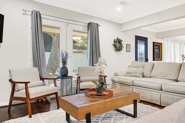 Building Photo - 5534 Loch Lomond Dr