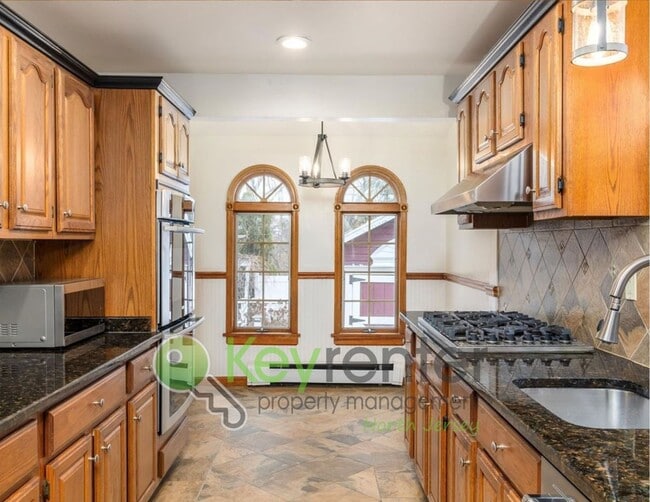 Building Photo - Spacious 3-Bed, 2-Bath Nutley Home with Bonus Office, Multi-Level Deck & Quiet Location