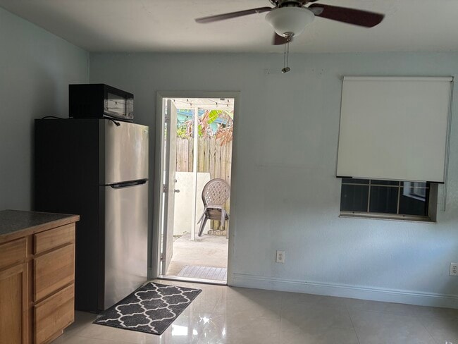 Building Photo - 9861 SW 164th St Unit 1