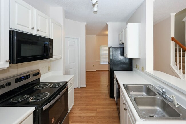 Photo - 230 Amal Dr SW
