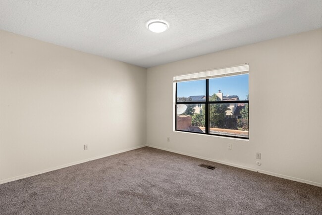 Photo - 4952 Butte Pl NW