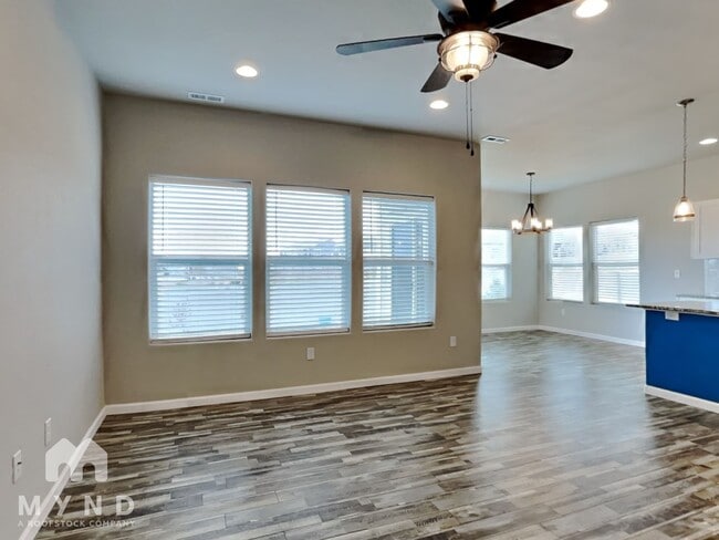 Photo - 4600 Gneiss Loop