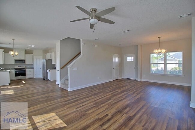 Photo - 180 Mcclelland Lp NE