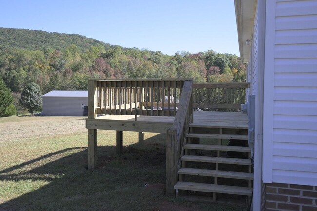 Photo - 3-bed, 2-bath house on 1.2 acres with stunning views of the mountains
