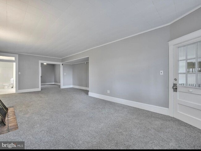 Building Photo - 919 E King St Unit Apt 1