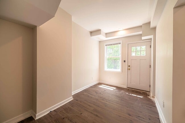 Photo - 156 Leicester Ct Unit 2 - V 11/30/25 (T)