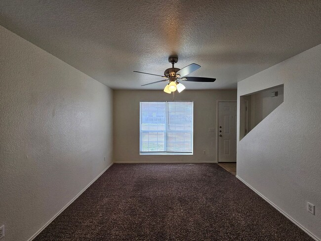 Photo - AVAILABLE NOW! Unidad 4005 Nadine Drive - D