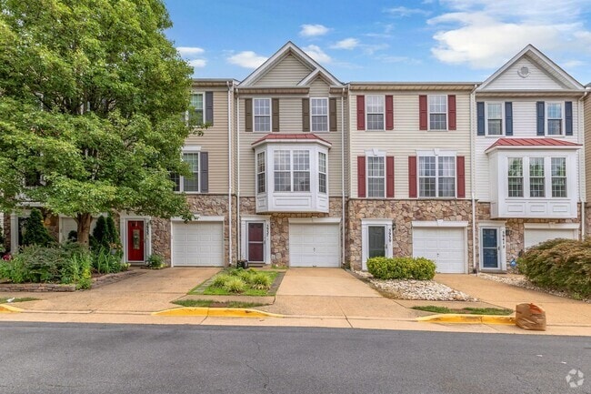 Building Photo - Dream Townhome in Kingstowne – Updated Ele...