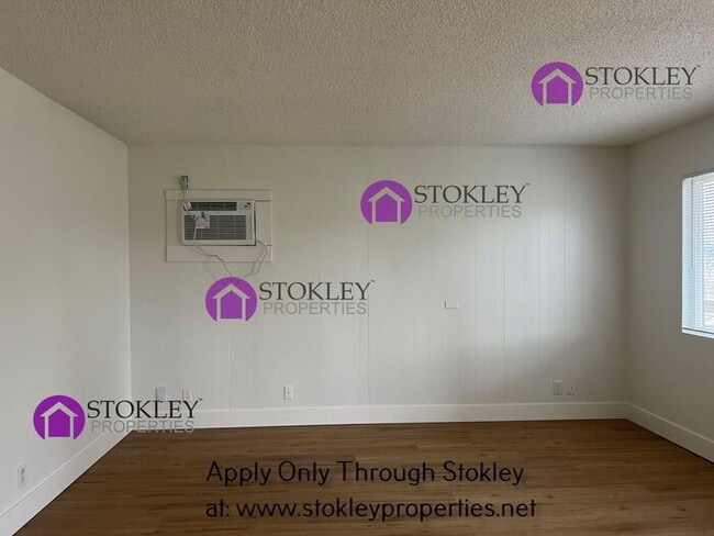 Photo - 2405 Applegarth Ln