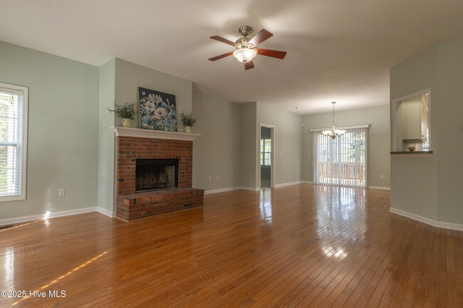 Photo - 119 Shellbank Dr