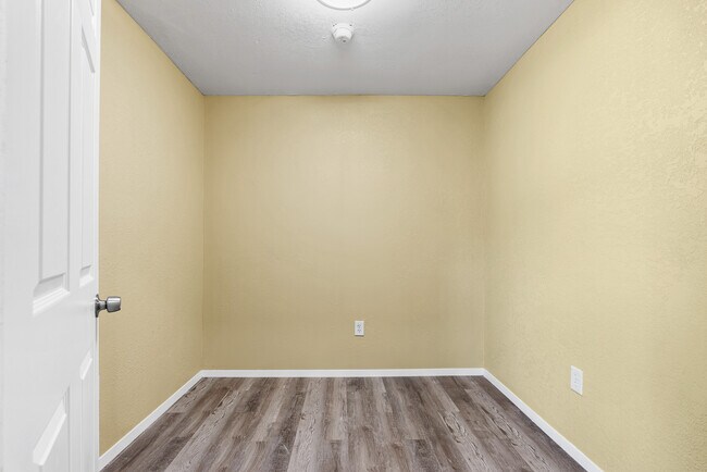 Photo - 906 Attas Ave