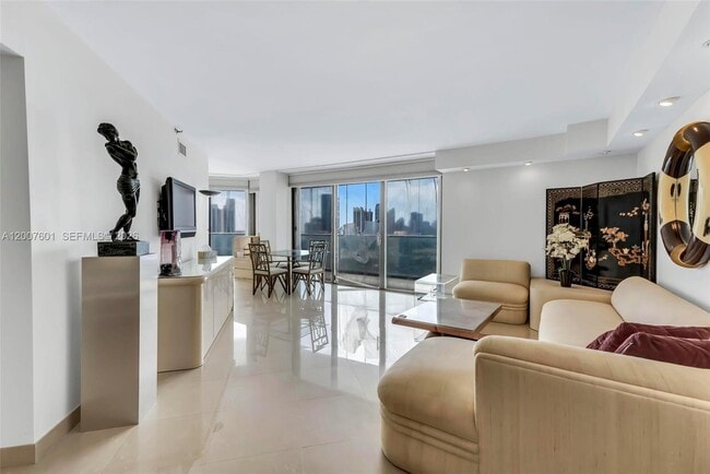 Building Photo - 19707 Turnberry Way Unit 22G