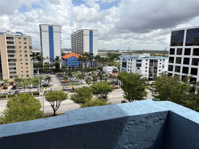Building Photo - 5050 NW 7th St Unit PH1 Rental