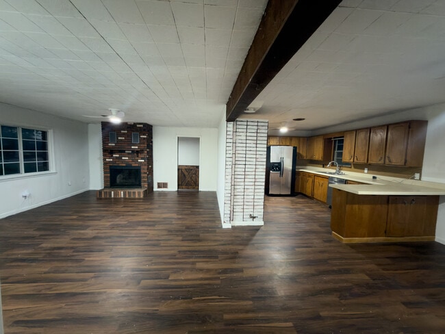 Photo - 2221 W 38th St N