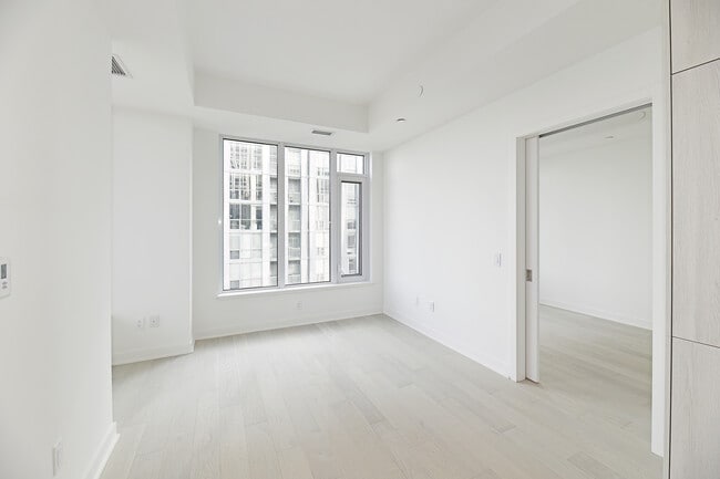 Photo - 11 Yorkville Ave Unit 4604