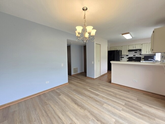 Photo - 8 E Shag Bark Ln