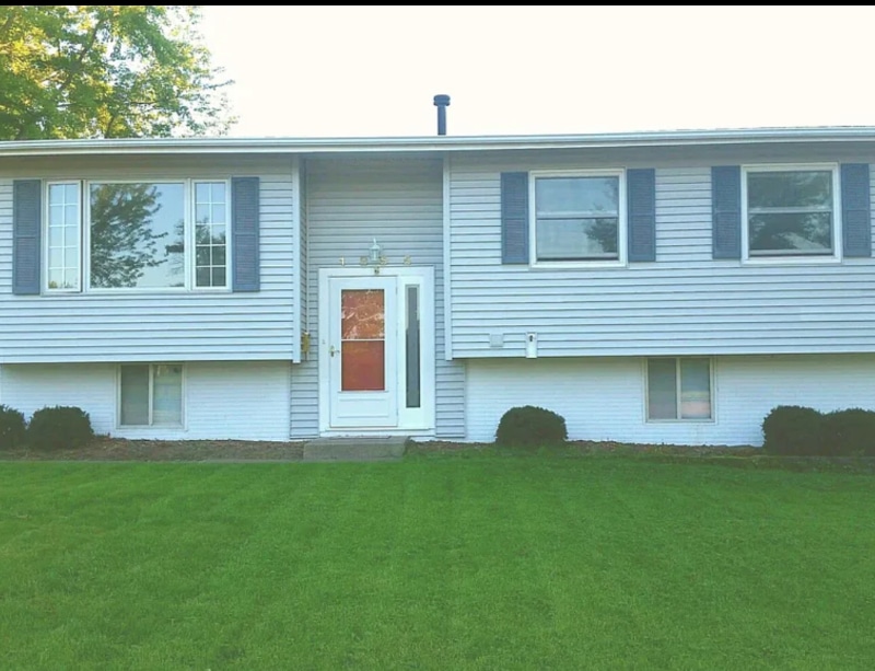 Photo - 1855 Queens Dr House