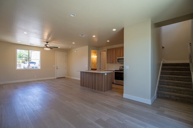 Photo - Newer Townhome Near Utah Tech