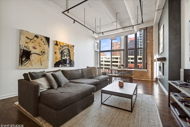 Building Photo - 165 N Canal St Unit 77G Rental