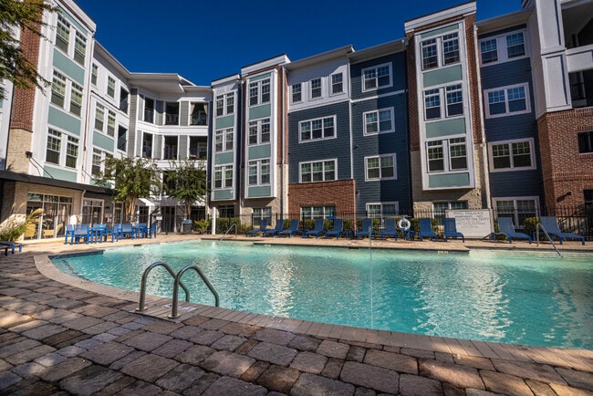 Photo - 10 Perimeter Park