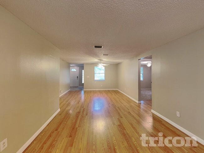 Photo - 18307 Oakdale Rd