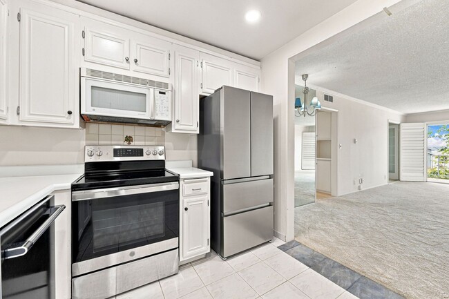 Photo - 300 Cagney Ln