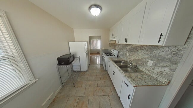 Photo - 8059 Prospect Ave Apartamento