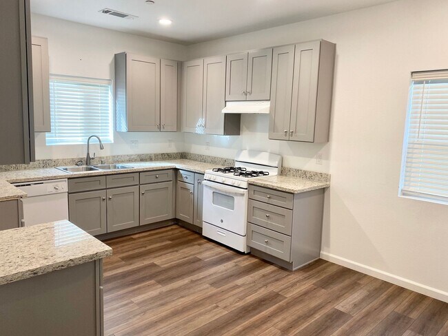 Photo - 1326 S Santa Fe St Unidad 1326 S Santa Fe St #102