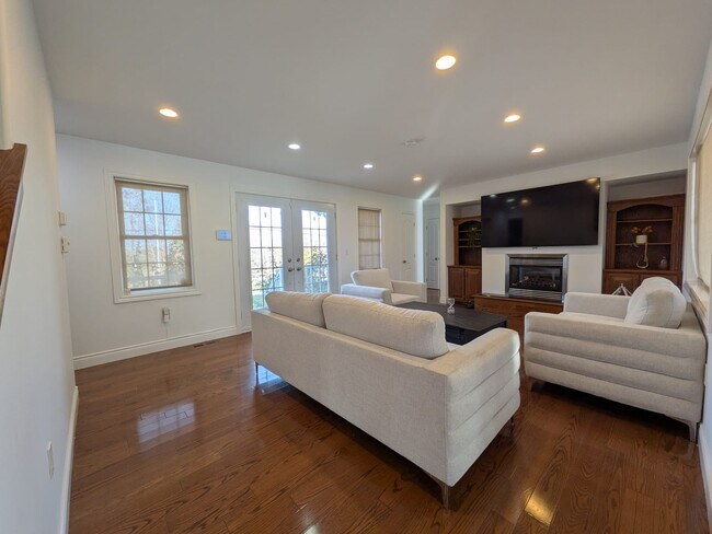 Photo - 130 River Dr