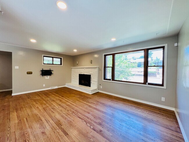 Photo - 2875 S Sherman St