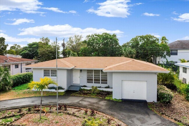 Photo - 1060 NE 166th St