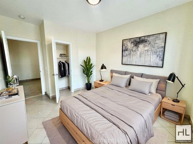 Photo - 85 STREET Unidad 2A