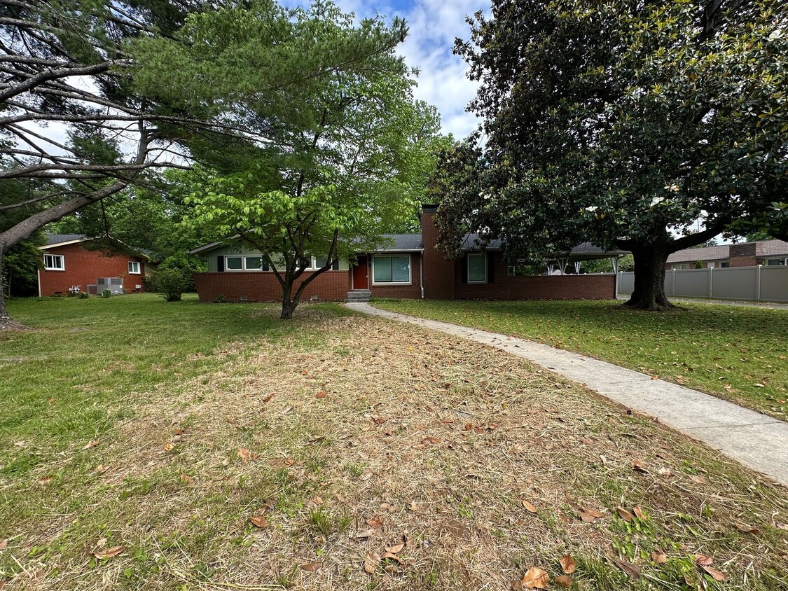 Charming Home In Murfreesboro Steps From MTSU - Charming Home In Murfreesboro Steps From MTSU