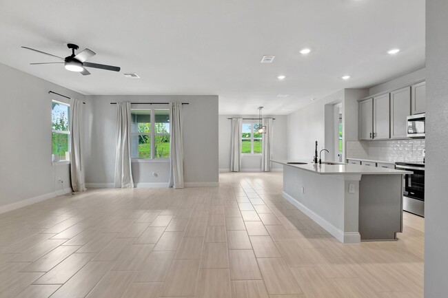 Photo - 8606 Dahlia Cir