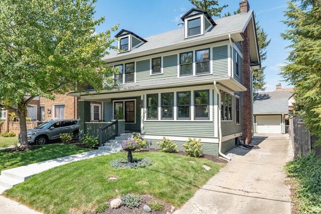 Photo - 322 E 37th St