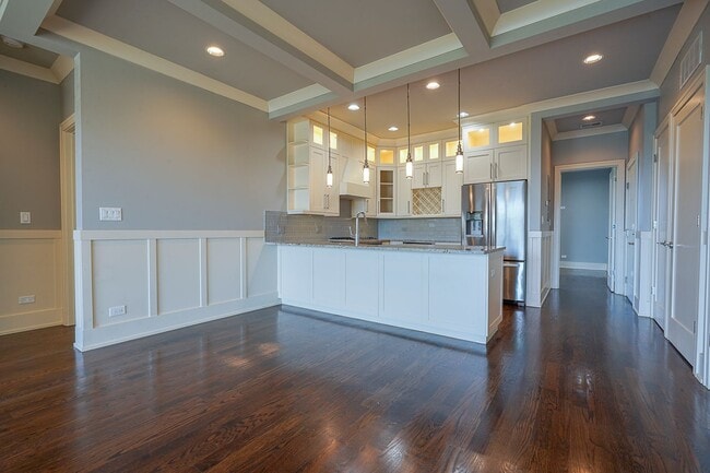 Photo - Limited-Time Move-In Special — Half Month FREE Rent! Luxury 3BR/2BA Condo – Near University of Ch...