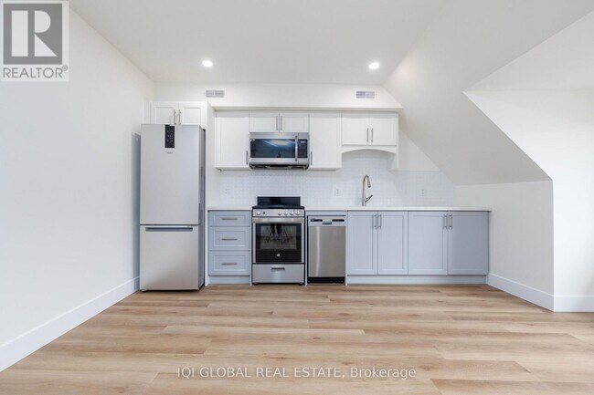 Photo - 1502 Dufferin St Unit 3rd Flr